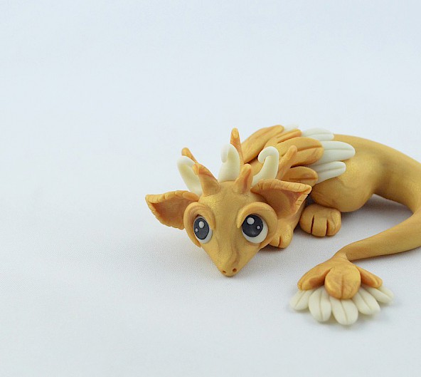 golden glow in dark dragon