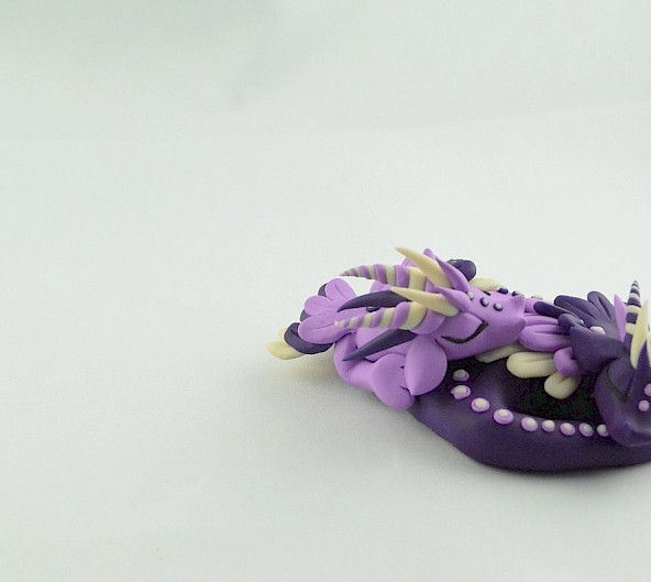 glow in the dark purple dragon couple